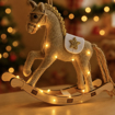 Obrázek z Světelný vánoční Led houpací kůň, koník na baterie v dárkové krabičce - jemná světelná dekorace s programy a bateriemi zdarma 